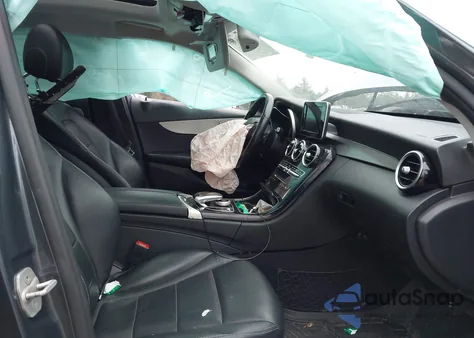 2016 Mercedes-Benz C 300 4Matic из США, поврежденный, VIN 55SWF4KB8GU152486